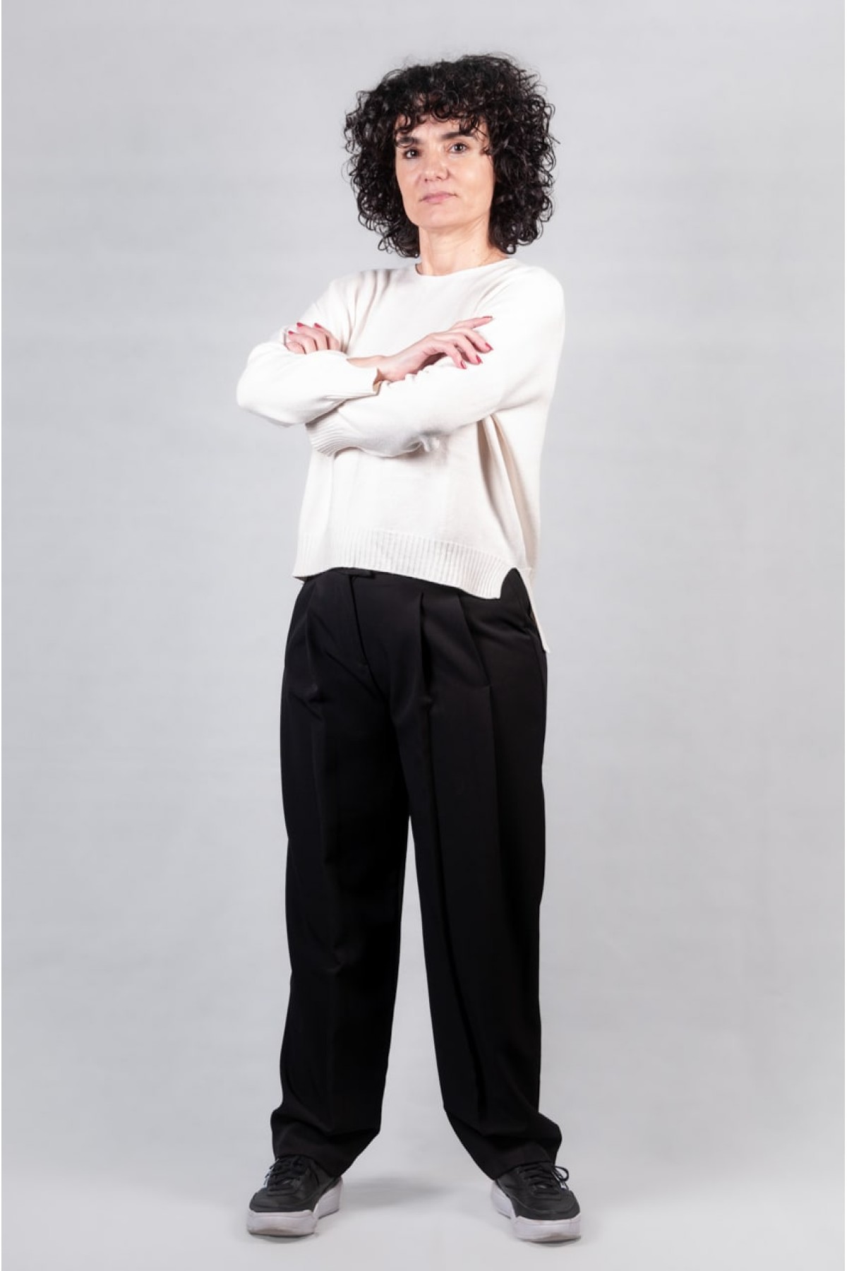 Παντελόνι με πιέτα Rinascimento μαύρο 