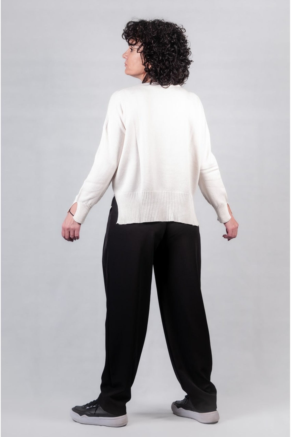 Παντελόνι με πιέτα Rinascimento μαύρο 