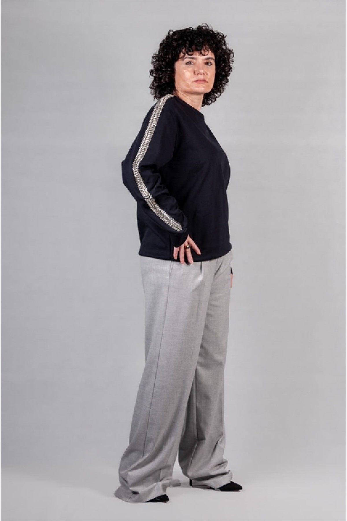 Μπλούζα σε μαύρο χρώμα με Swarovski Dramee