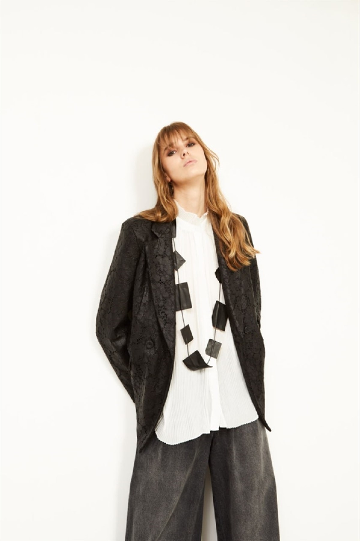 Σακάκι μαύρο Souvenir τύπου δαντέλα 